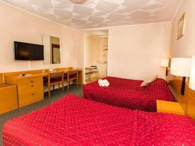 Overland Motel 3*